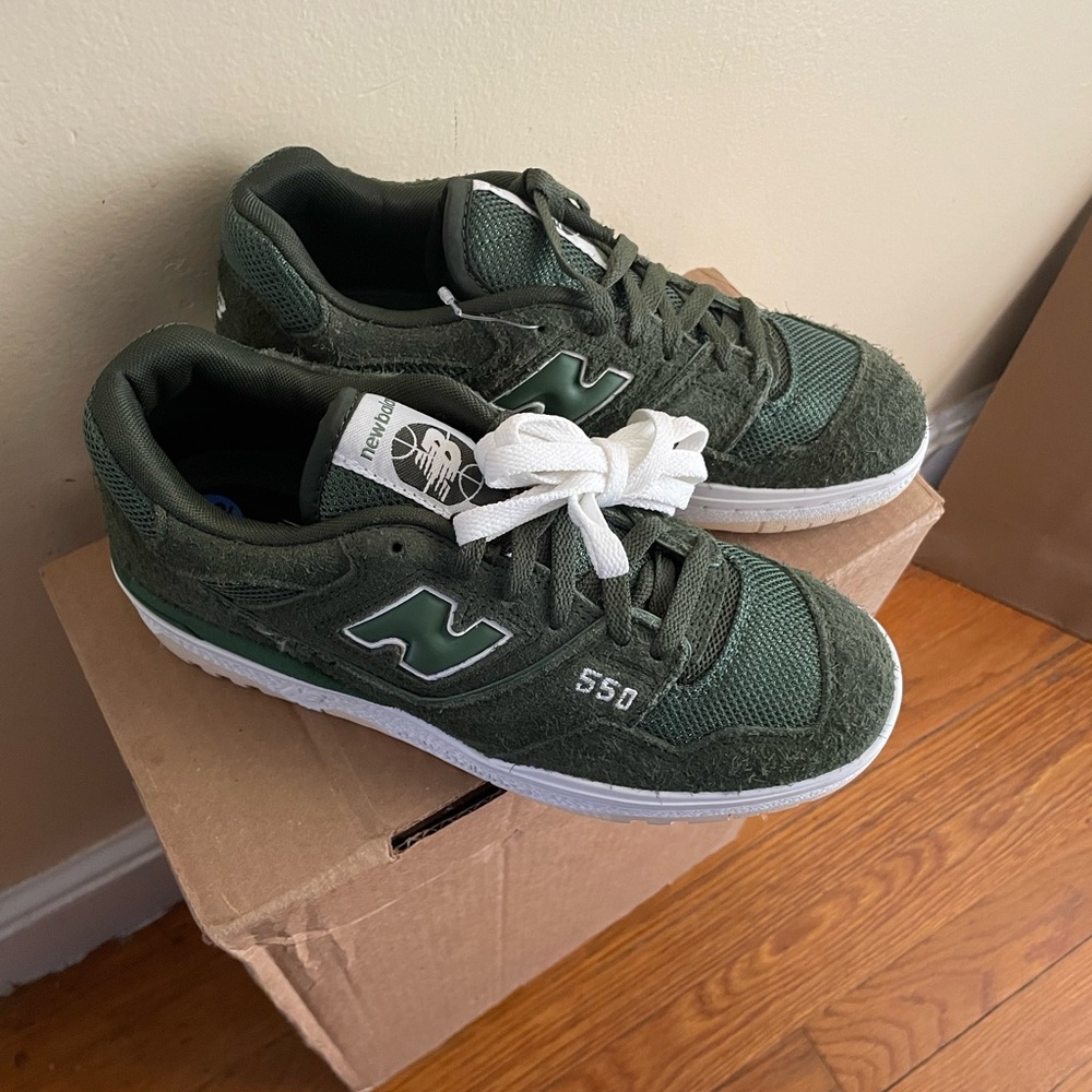 (Brand new)New Balance women’s Green Sneakers